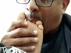 look at my ex whore's toes, don't you want to suck them?