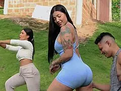 Entrenamiento se convierte en sexo apasionado con latina tatuada Dilan Clavijo