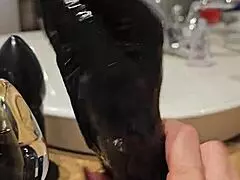 Watch this redhead slut orgasm from huge anal sextoy fucking!