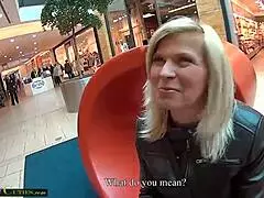 Млада секси чешка 18+ се наслаждава на публичен секс на открито в магазина с възбудени емоции