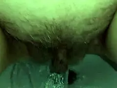 Trena na klozetu sa trudnom pičkom pa bidet na guzici