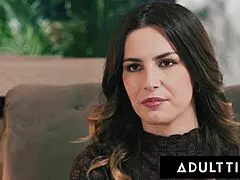 Wow! Söt PAWG Chanel Camryn skakar av orgasmer i hård anal!