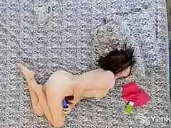 Hottie milf yanks toys in her cunt 😍