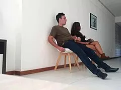 Девојка (18+) ми пуши у јавној болничкој соби.