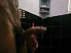 Lindo Aloprado Strokes His 21cm Cock