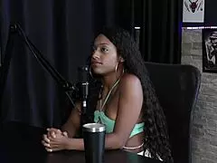 Jó Fiz Várias Ménage A Personalidade Lhe Atrai Estranhou Porque Não Estava Sendo Comida Disse Como Começou - Vicky Ménage Sheer Red