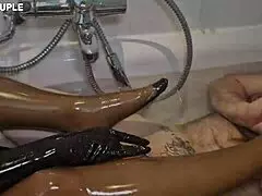 Part 1: Miss Anna's Messy Bath Domination!