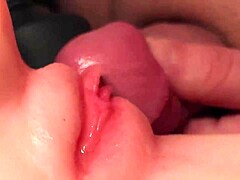 Еј, први пут са супер уском девичанском пичком, хоћеш да видиш?