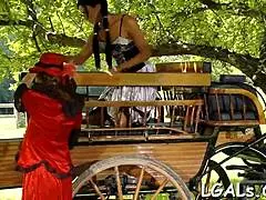 Patrz na te trzy gorące lesbijki liżące sobie dupy