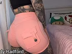 Milf țâțe mari în colanți gym, probând haul cu Melody Radford