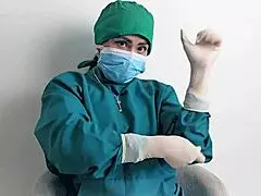 סשן טיפול קולי בכפפות לטקס