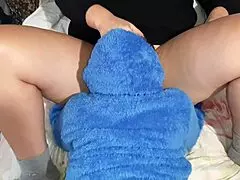 Min tjej slukar min våta fitta med intensiv hetta. Tjejer flyger till vild orgasm!