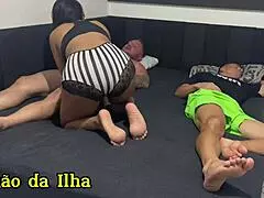 Wow, Fodeu Com O Amigo Enquanto O Namorado Sonhava!