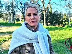 La MILF Victoria Belle en lingerie en manque de bite