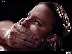 Amirah Adara anseia por creampie anal e fica totalmente preenchida