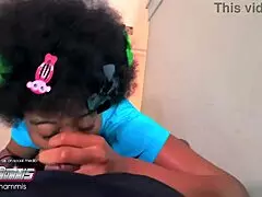 Hippie di Baltimore fa pompino sbavoso bagnato con sputi e palle sulle scale