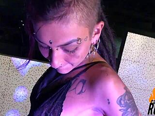 caroleta roots - angel duprat pegou me de jeito, n�o aguentei, cai de boca na buceta dela, que delicia, completo no red