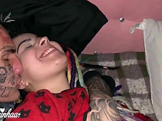 fiquei de conchinha fudendo o cuzinho da emi rippi, cara... que tesão absurdo!