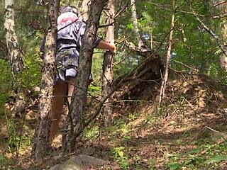 блондинка русская под юбкой на улице