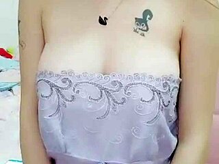 Em China Live Show with Stunning Hot Body