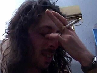 Elkapva a garázsban szexjátékokkal és családtagokkal