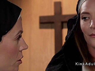 두 수녀, 레즈덤 지배 장면에서 묶여 아날 처벌 받아