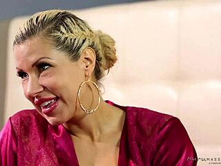 Hey, Uma Jolie en Savana Styles leren me hete nuru massage met geoliede lijven 😏