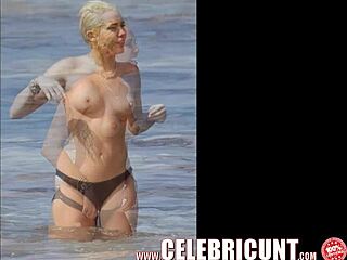 Naken Miley Cyrus visar sina tuttar och fitta, wow! 😍