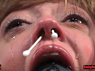 สาวใหญ่ยอมจำนนถูกมัดและทรมานโดยเจ้านายสุดโหด