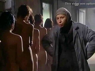 Yo, Se Svetlana Bakulina Barbe og Bade med Gruppen i Fængsel