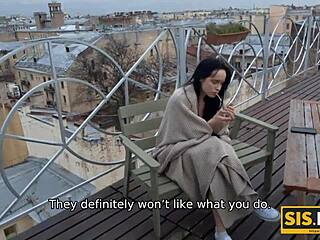 Sky pige modstår men ender med at kneppe stedbror i dampende bruser tabu scene