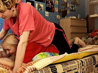 Ela perdeu a virgindade anal pra ajudar com o dever de casa