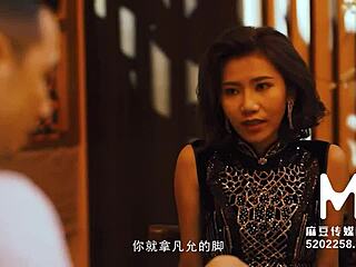 Napovednik za kitajski masažni salon z Zhou Ning, ki dela footjob in jebe na konju