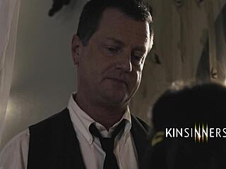 Zveži me močno, stric, in prevzemi nadzor zdaj. Pripravljena sem na tvoje grobe igre nocoj!