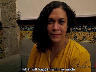 Mi vecina me rogó ayuda para quedar embarazada, así que le llené el coño de leche