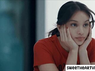 젊은 여친의 보지를 핥아먹기