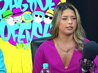 Ele fode meu cuzinho todo dia sem lubrificante - May Akemi