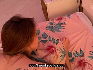 Beau-fils défonce sa belle-mère à l’hôtel, jouit dans sa bouche, waouh !