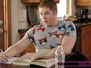 Jsem tak rozpolcená, když sleduju tenhle mladý pár, jak je dominuje divoká máma v hardcore akci.