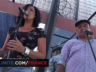 Swingerclub feest wordt wild met neukende brunettes! 🥳