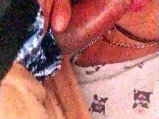 Turn off the light, married milf sucks stranger in bathroom! 😏