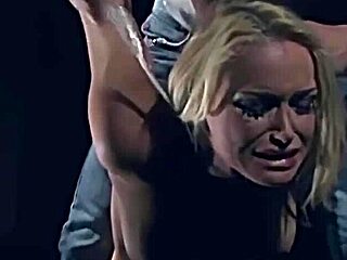 Mästaren Straffar Bunden Partner Med Brutal Smisk i Grym Start