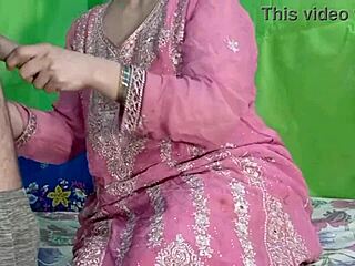 Musulmane bhabhi chaude taquine ma bite indienne grasse en jeu maison.