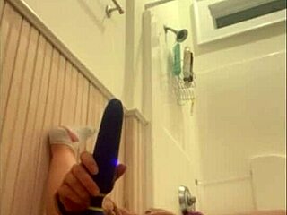 Tan pawg enjoys solo bathing in the shower