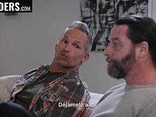 هل جربتي تتناكي من رجلين خبرة زي جودي جولي؟