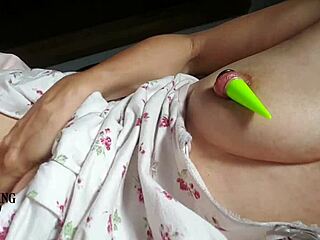 ニップルリングラバーが極限伸び乳首ピアスに棒複数挿入でムラムラ