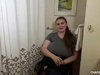 Kitty Petals pozdravi modre jajce z deepthroat