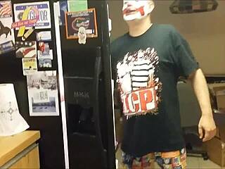 flip flop pizza bagel bites in kitchen show