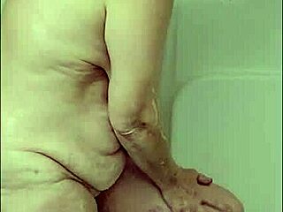 my sexy girlfriend gives blowjob in the jacuzzi