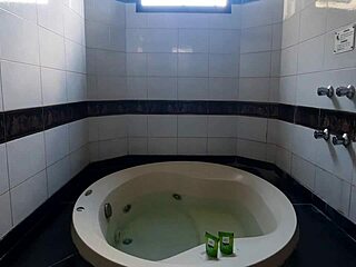 Putaria dentro da banheira parte 1